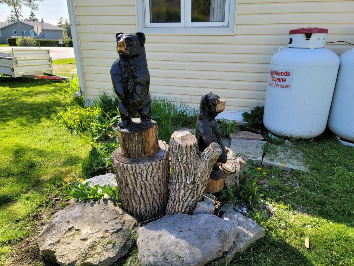 Fun Place With A Sandy Beach For Swimming, Boating, And Fishing, Featuring 3 Available Cabins Fenelon Falls Exteriör bild