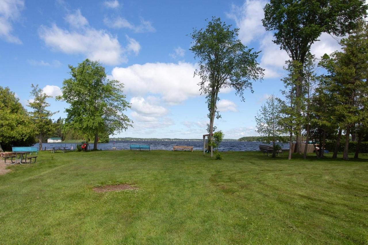 Fun Place With A Sandy Beach For Swimming, Boating, And Fishing, Featuring 3 Available Cabins Fenelon Falls Exteriör bild