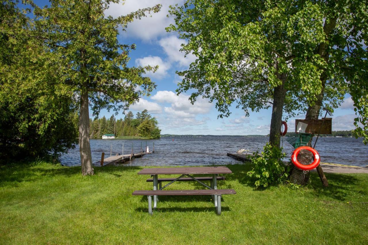 Fun Place With A Sandy Beach For Swimming, Boating, And Fishing, Featuring 3 Available Cabins Fenelon Falls Exteriör bild