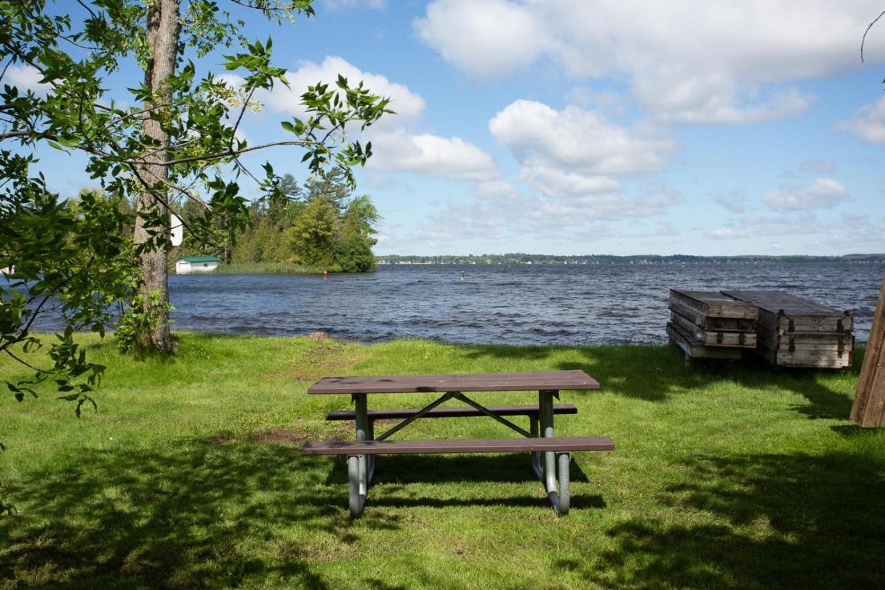 Fun Place With A Sandy Beach For Swimming, Boating, And Fishing, Featuring 3 Available Cabins Fenelon Falls Exteriör bild
