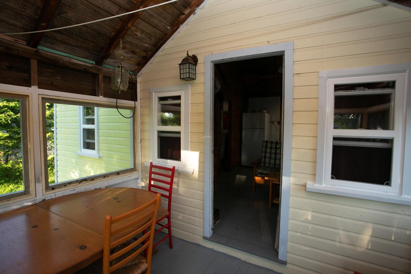 Fun Place With A Sandy Beach For Swimming, Boating, And Fishing, Featuring 3 Available Cabins Fenelon Falls Exteriör bild