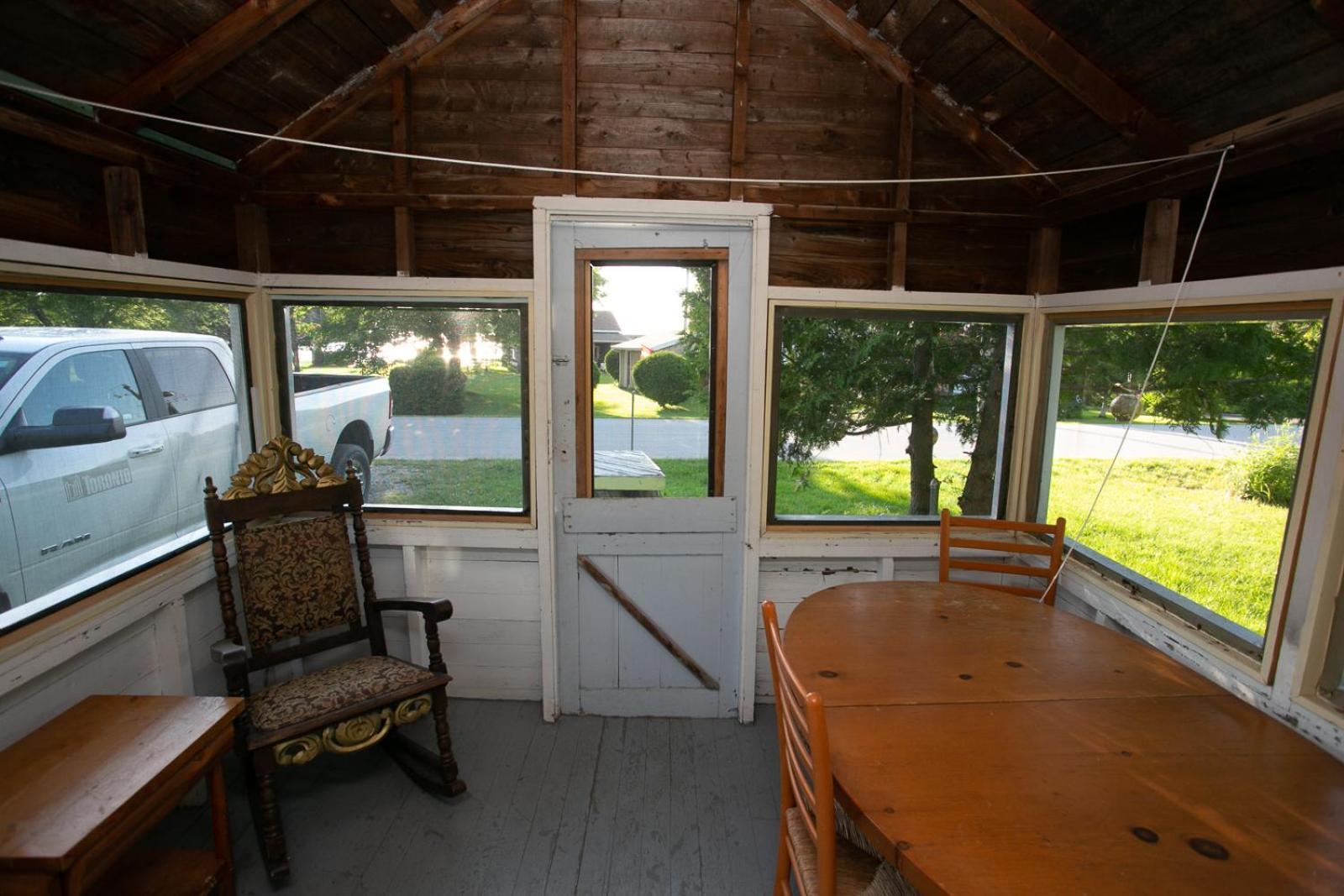 Fun Place With A Sandy Beach For Swimming, Boating, And Fishing, Featuring 3 Available Cabins Fenelon Falls Exteriör bild