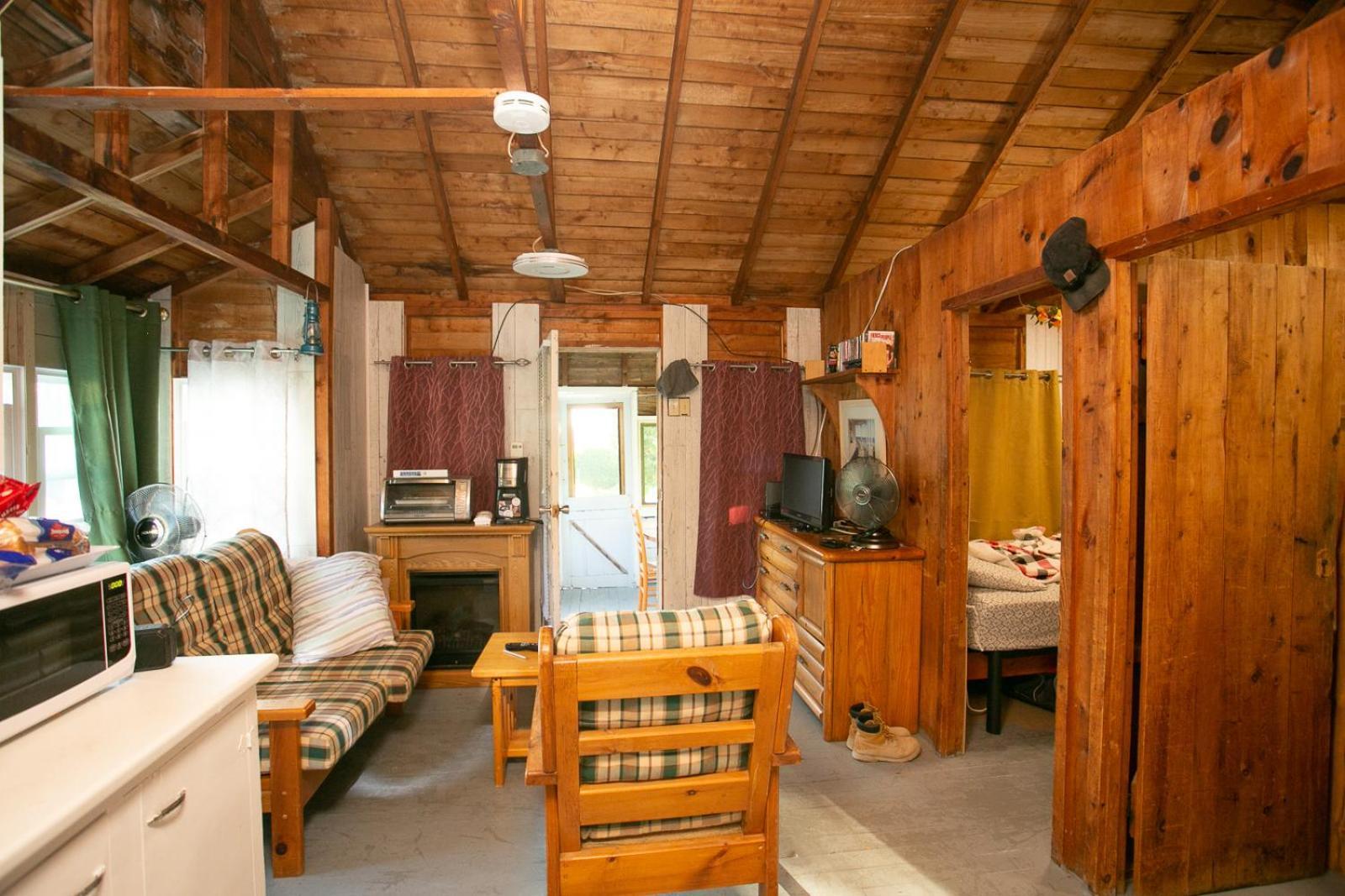 Fun Place With A Sandy Beach For Swimming, Boating, And Fishing, Featuring 3 Available Cabins Fenelon Falls Exteriör bild