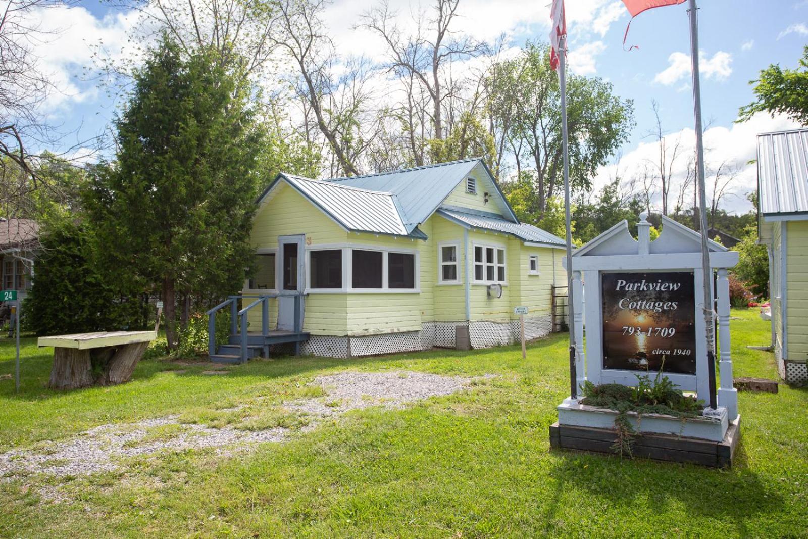 Fun Place With A Sandy Beach For Swimming, Boating, And Fishing, Featuring 3 Available Cabins Fenelon Falls Exteriör bild
