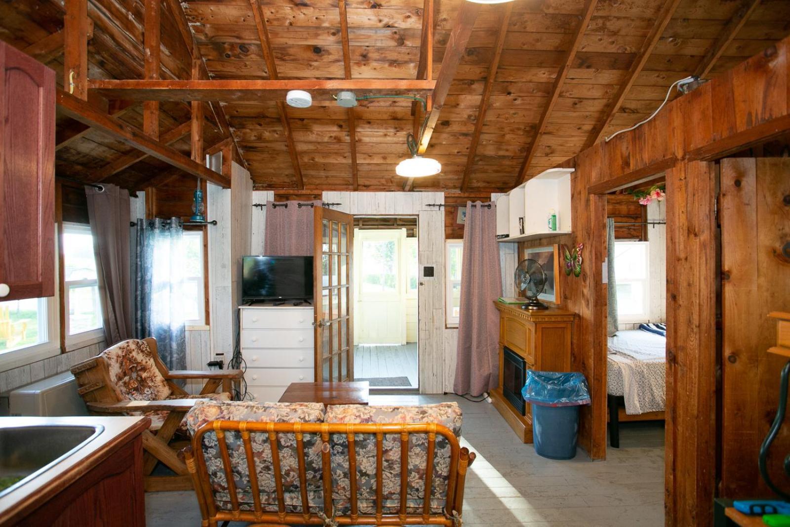Fun Place With A Sandy Beach For Swimming, Boating, And Fishing, Featuring 3 Available Cabins Fenelon Falls Exteriör bild