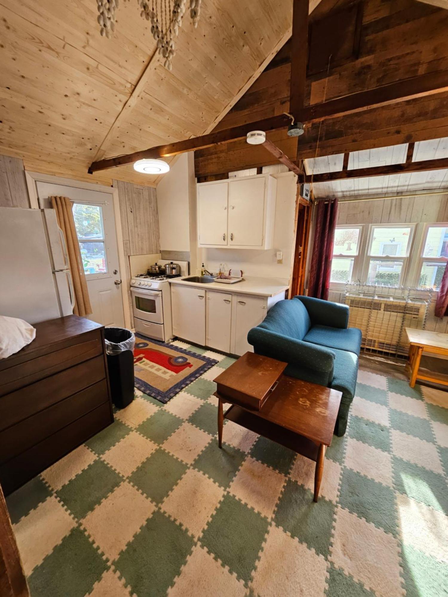 Fun Place With A Sandy Beach For Swimming, Boating, And Fishing, Featuring 3 Available Cabins Fenelon Falls Exteriör bild