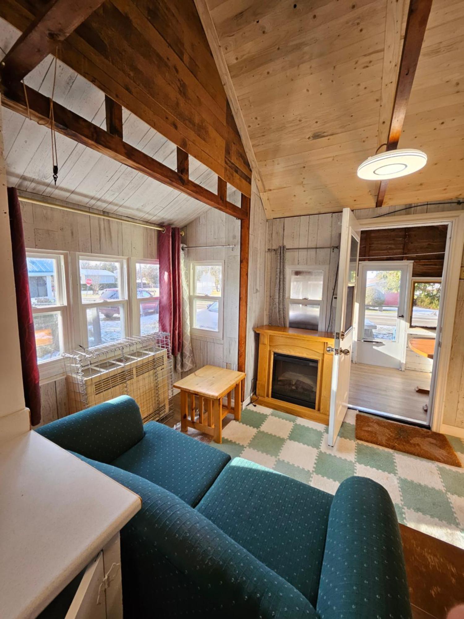 Fun Place With A Sandy Beach For Swimming, Boating, And Fishing, Featuring 3 Available Cabins Fenelon Falls Exteriör bild